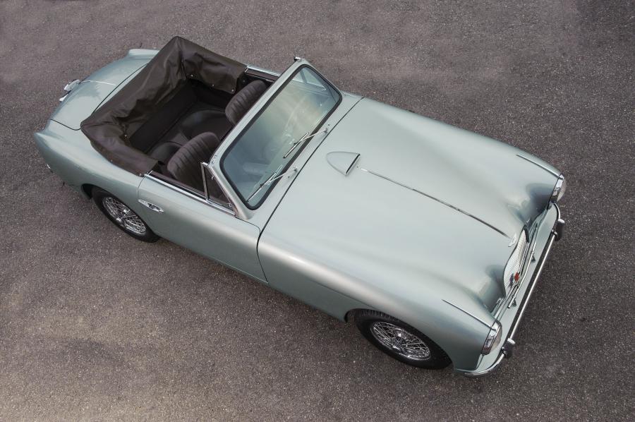  Aston Martin DB2/4 Drophead Coupe 1953 года  (фото 9 из 13)